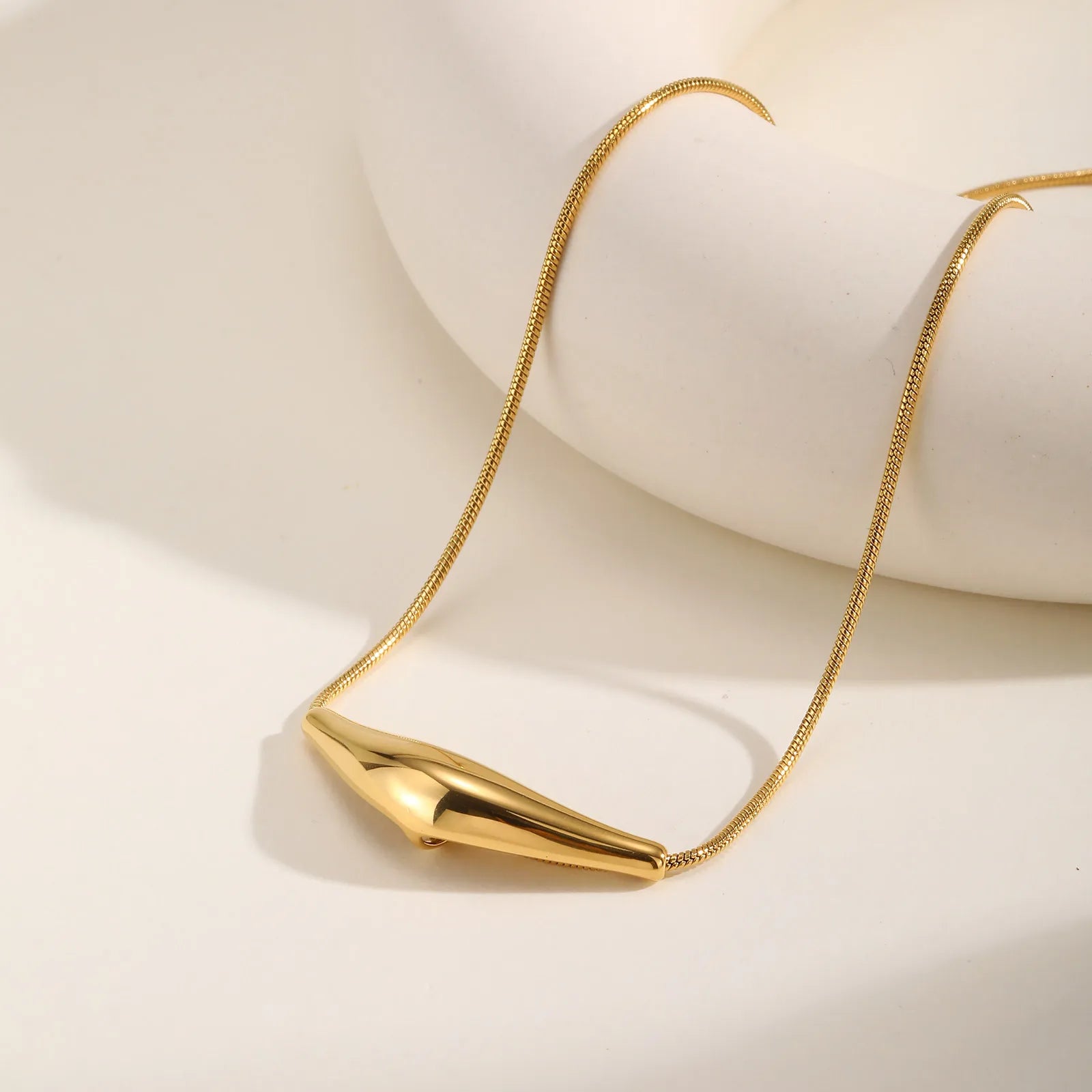 18K Gold Plated Artistic Necklace – Modern, Bold &amp; Uniquely Stylish