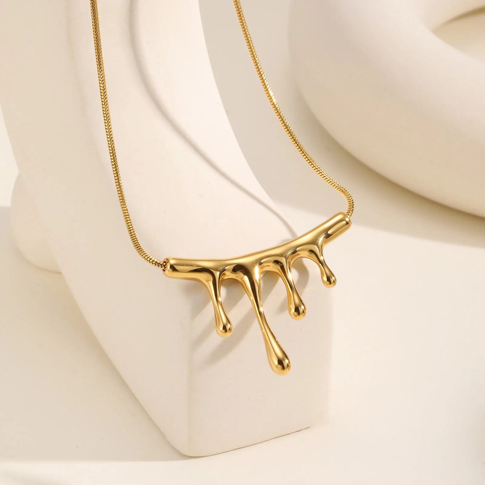 18K Gold Plated Artistic Necklace – Modern, Bold &amp; Uniquely Stylish